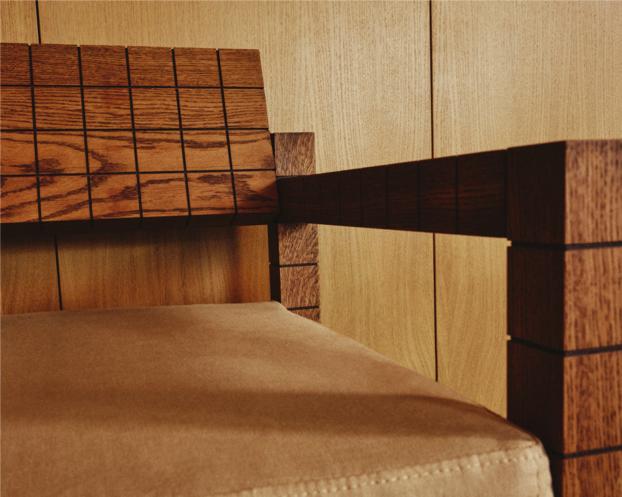 Silla con reposabrazos Mosaico de madera maciza, detalle del acabado — Marlot Baus
