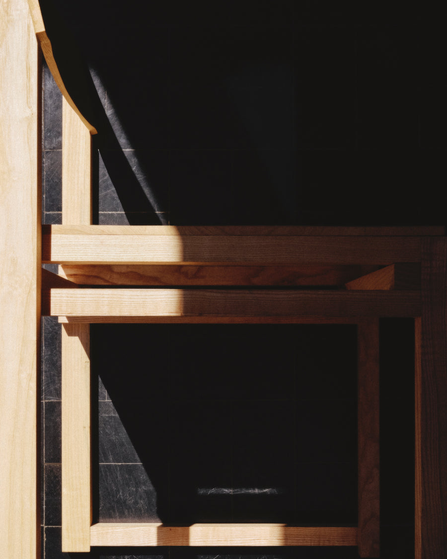 Silla Sencilla de madera maciza, detalle del material — Marlot Baus