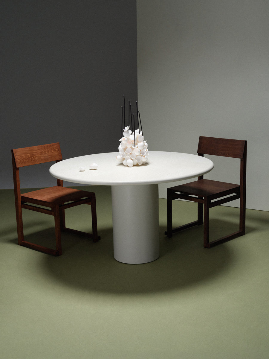 Mesa de comedor Gio de microcemento y madera, detalle del acabado — Marlot Baus