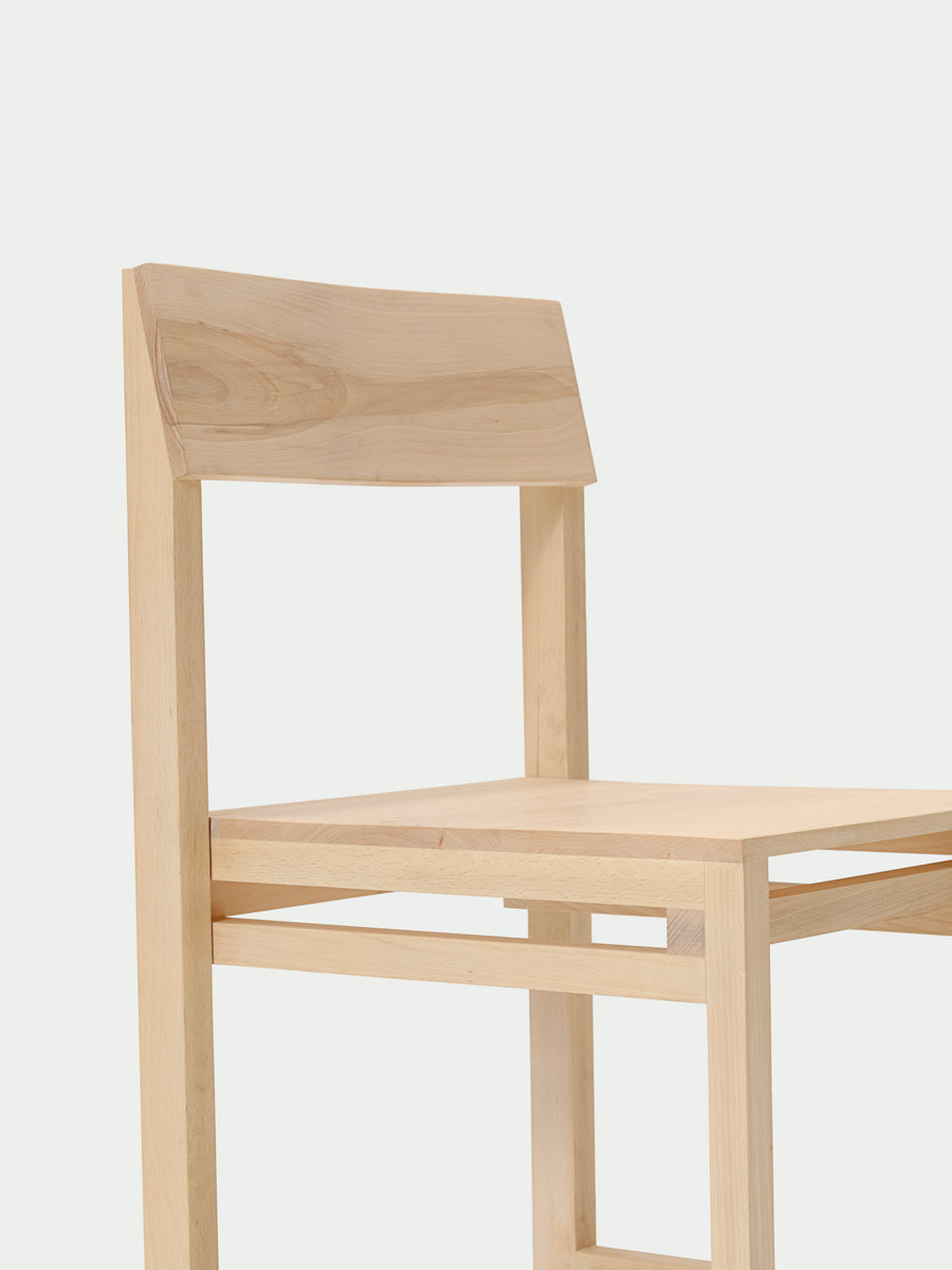 Silla Sencilla de madera maciza, vista en perspectiva — Marlot Baus