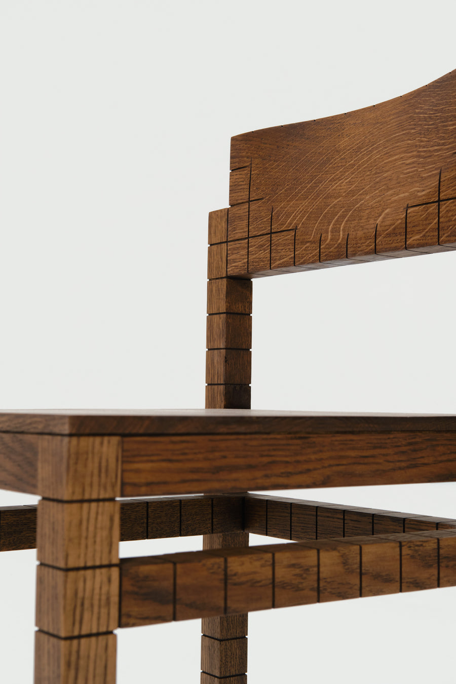 Silla Mosaico de madera maciza, detalle de las patas — Marlot Baus