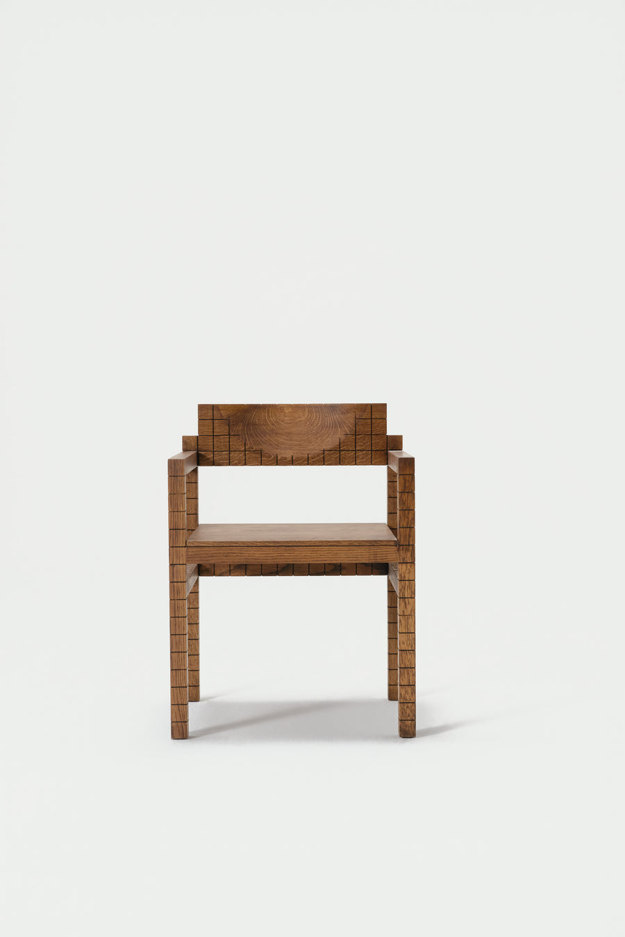 Silla con reposabrazos Mosaico de madera maciza, detalle del acabado — Marlot Baus