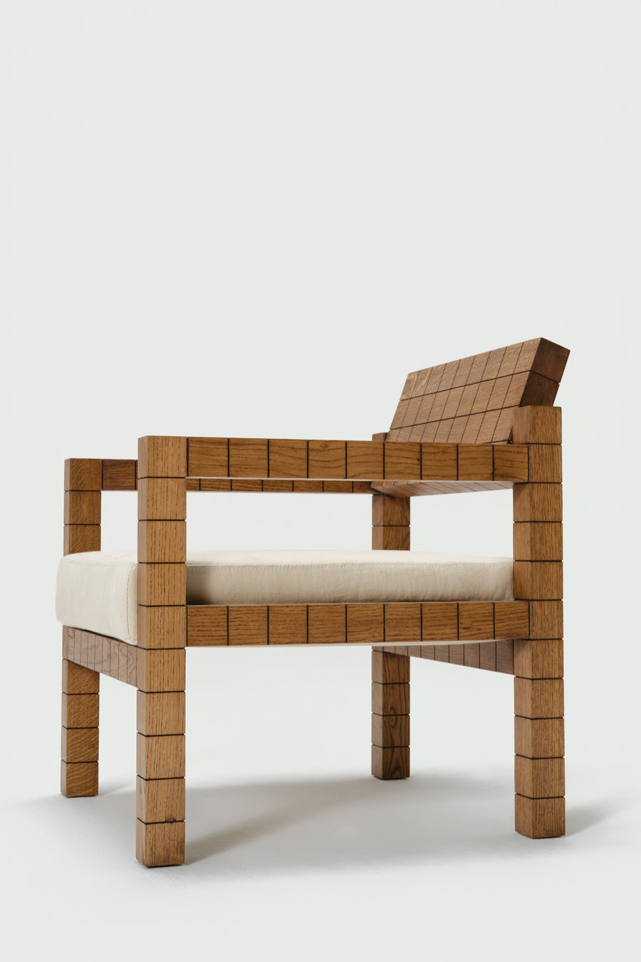 Silla con reposabrazos Mosaico de madera maciza, detalle de las patas — Marlot Baus