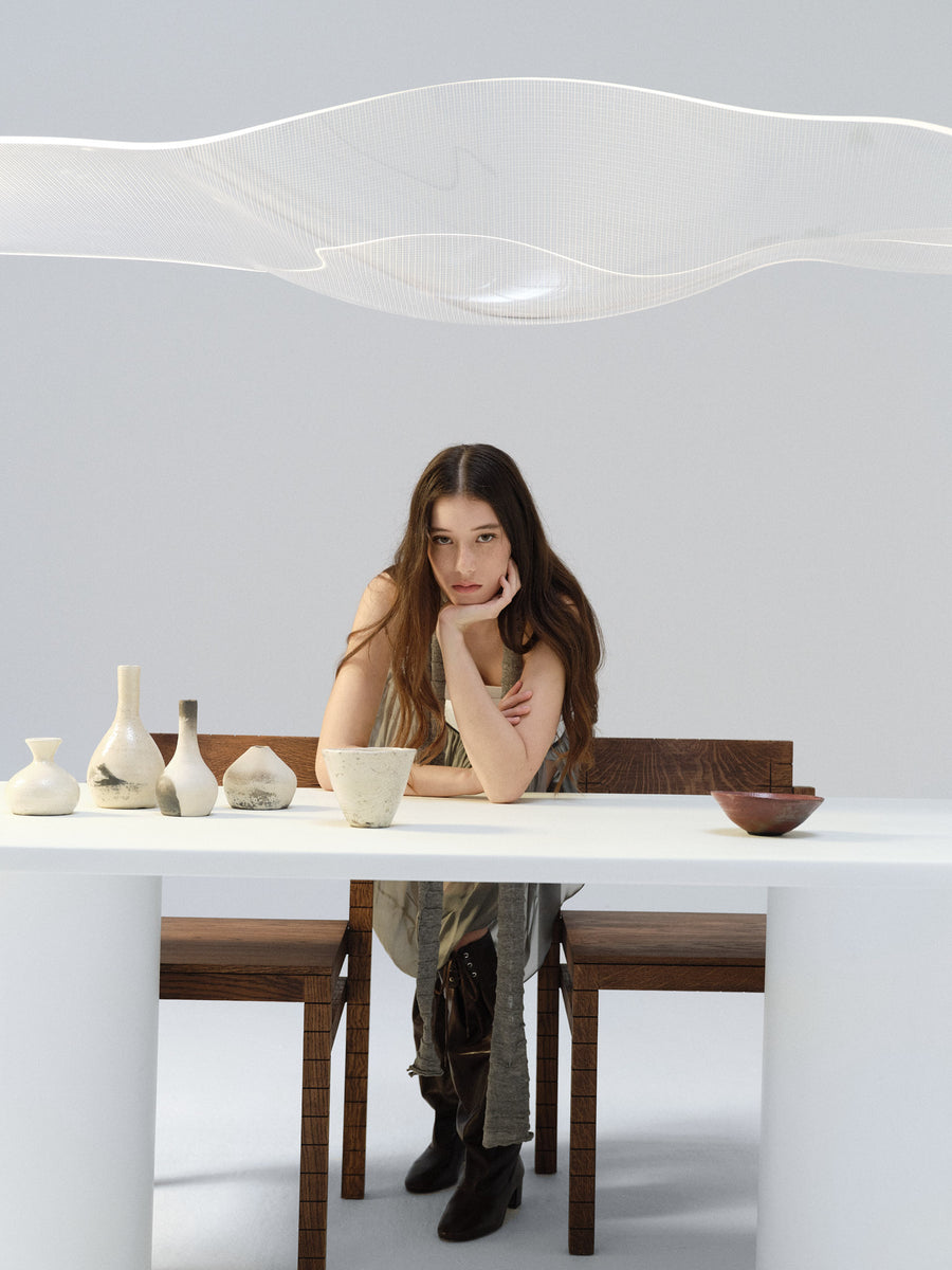 Mesa de comedor Reye de microcemento y madera, detalle del acabado — Marlot Baus