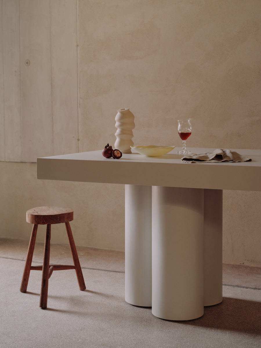 Mesa de comedor Bellini de microcemento — Marlot Baus