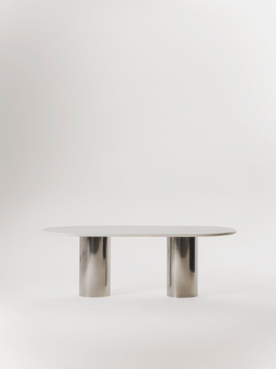 Mesa de comedor Seho de microcemento y acero inoxidable — Marlot Baus