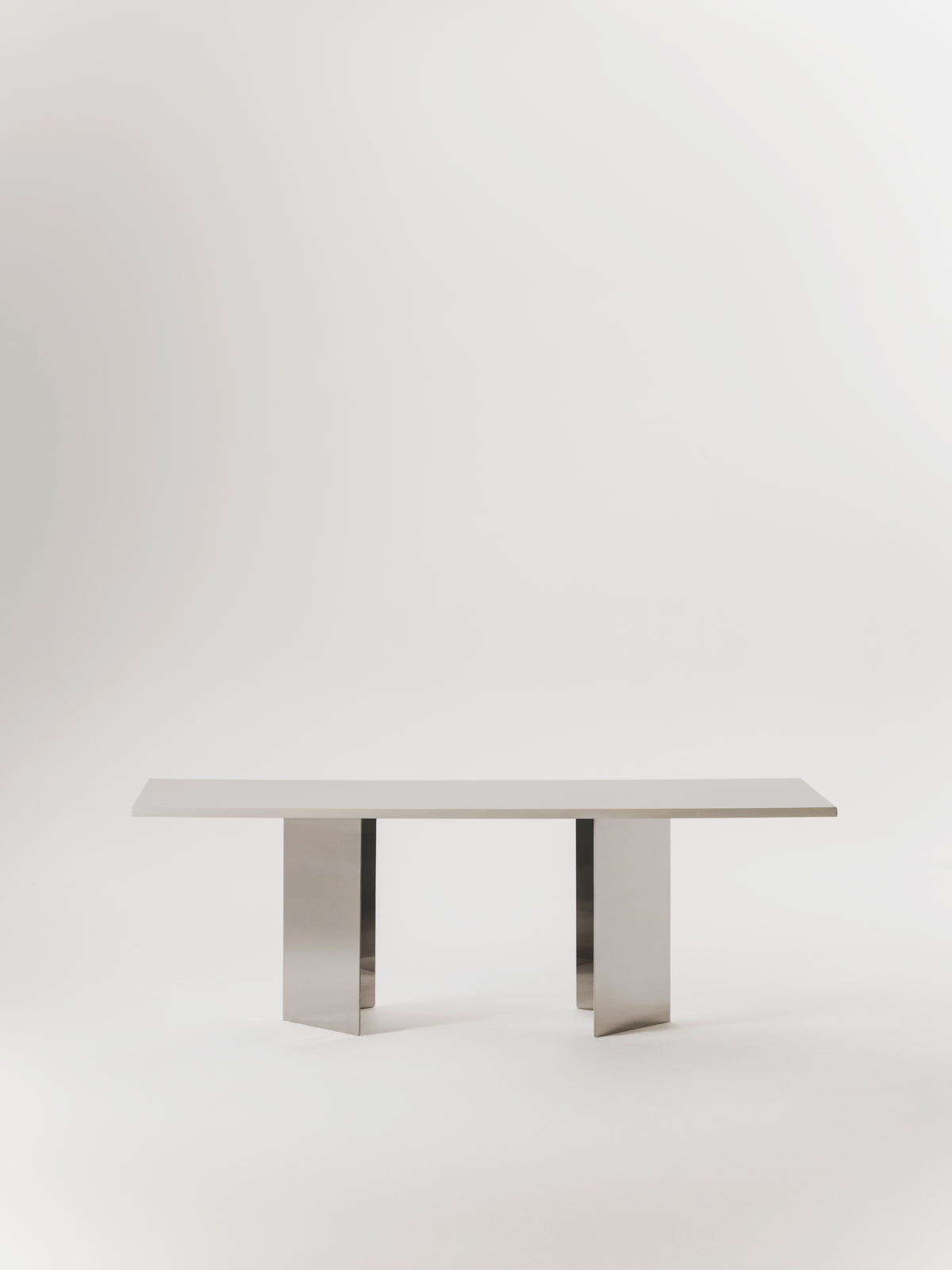 Allma dining table