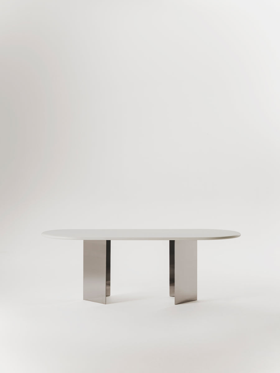 Mesa de comedor Adol de microcemento y acero inoxidable, vista cenital — Marlot Baus
