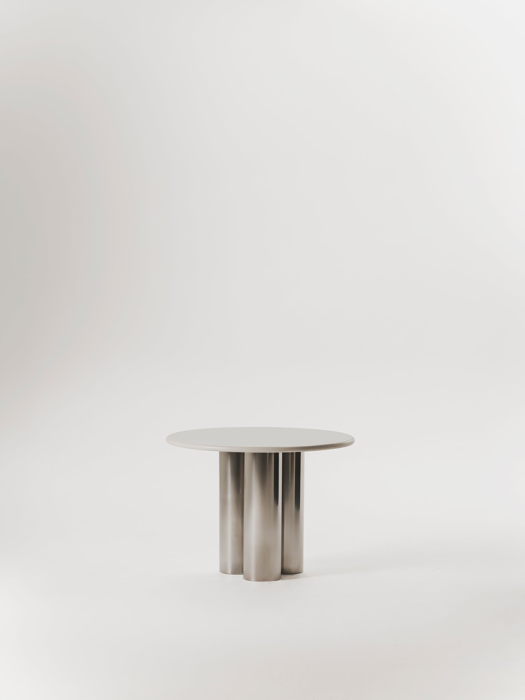Vicca dining table