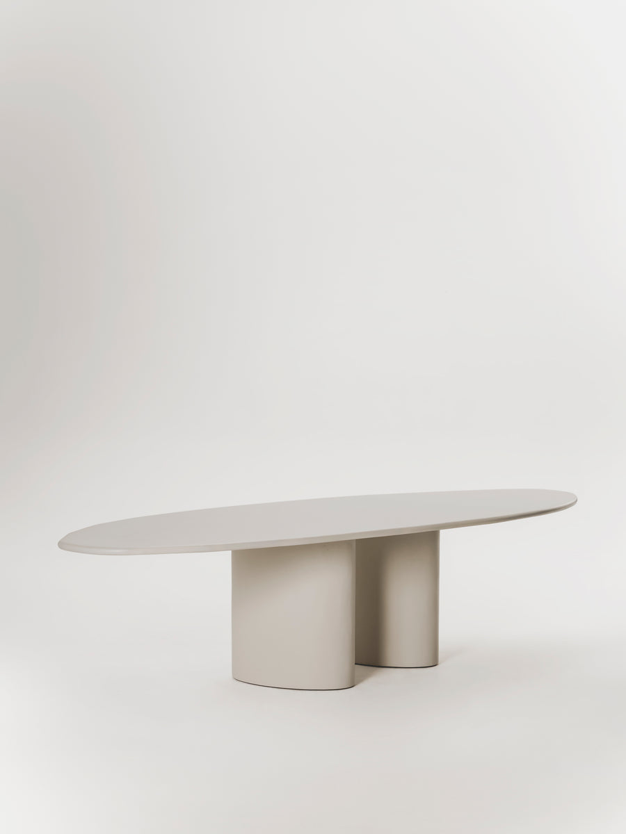 Mesa de comedor Garra de microcemento, vista frontal — Marlot Baus