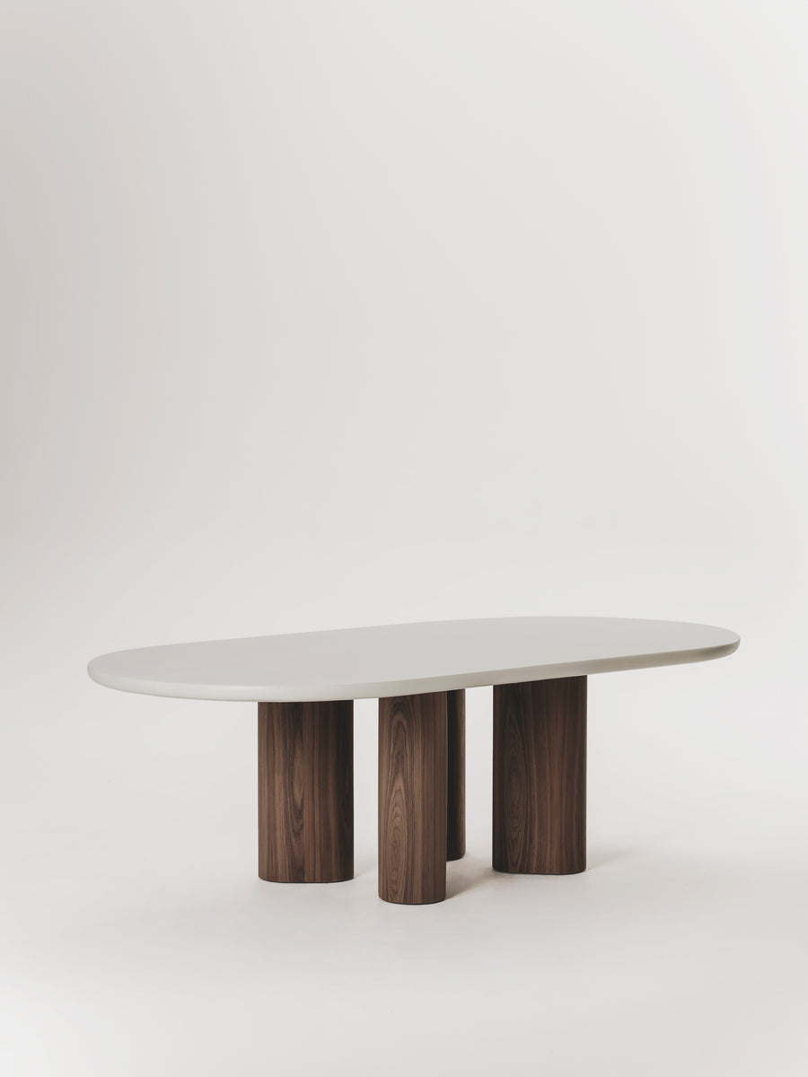 Mesa de comedor Ada de microcemento, vista frontal — Marlot Baus