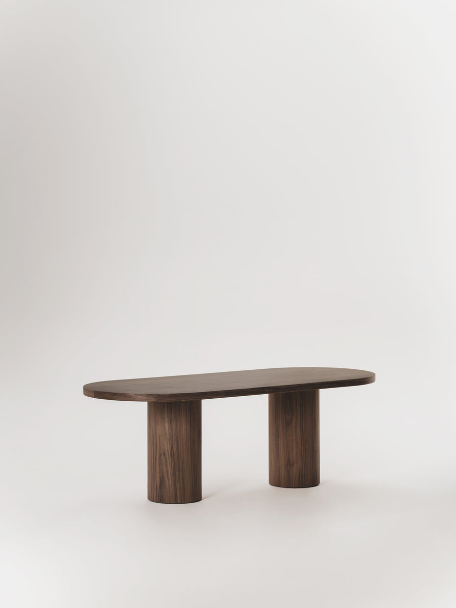 Mesa de comedor Paloma de madera, vista frontal — Marlot Baus