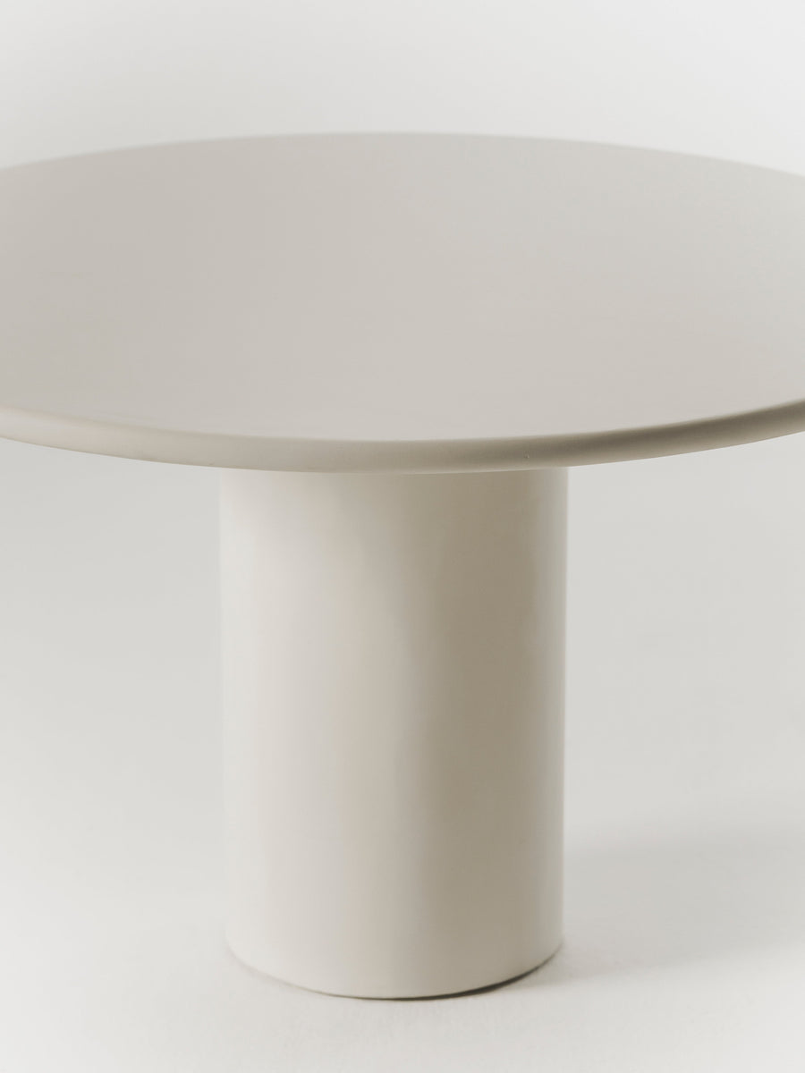 Round Gio dining table in white beech