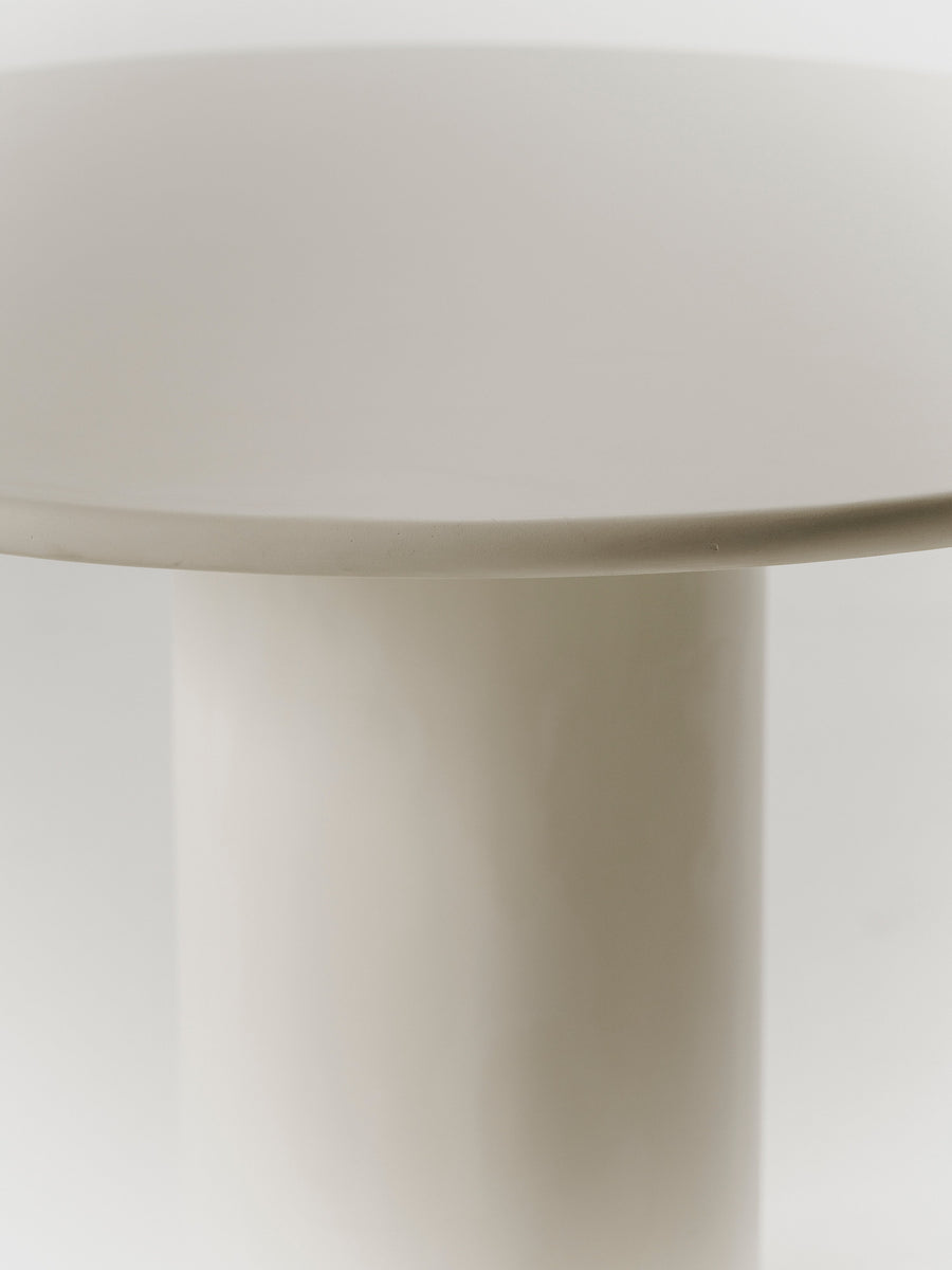 Round Gio dining table in white beech