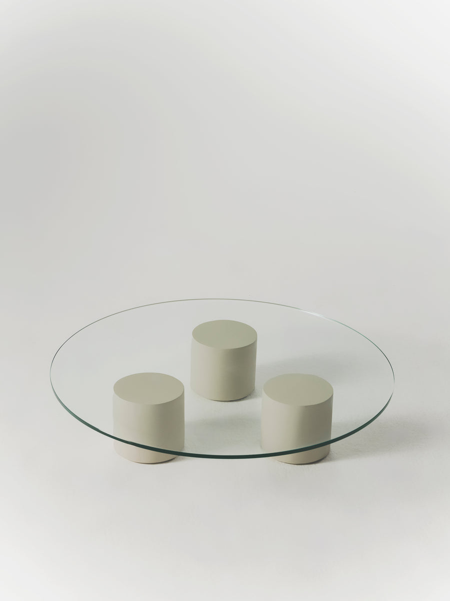 Mesa de centro Carmene de cristal templado y microcemento — Marlot Baus