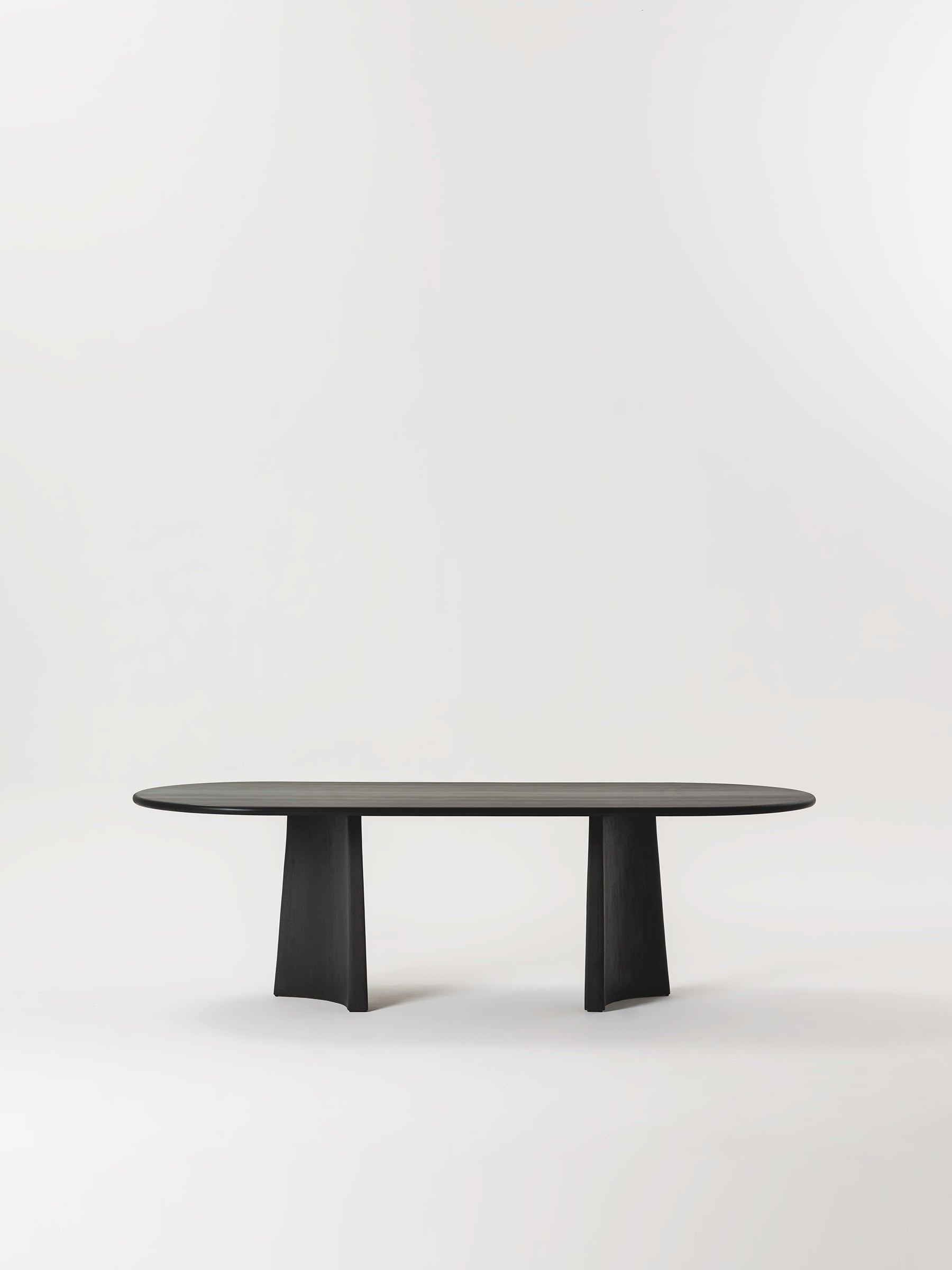 Oval Lerie dining table in wood