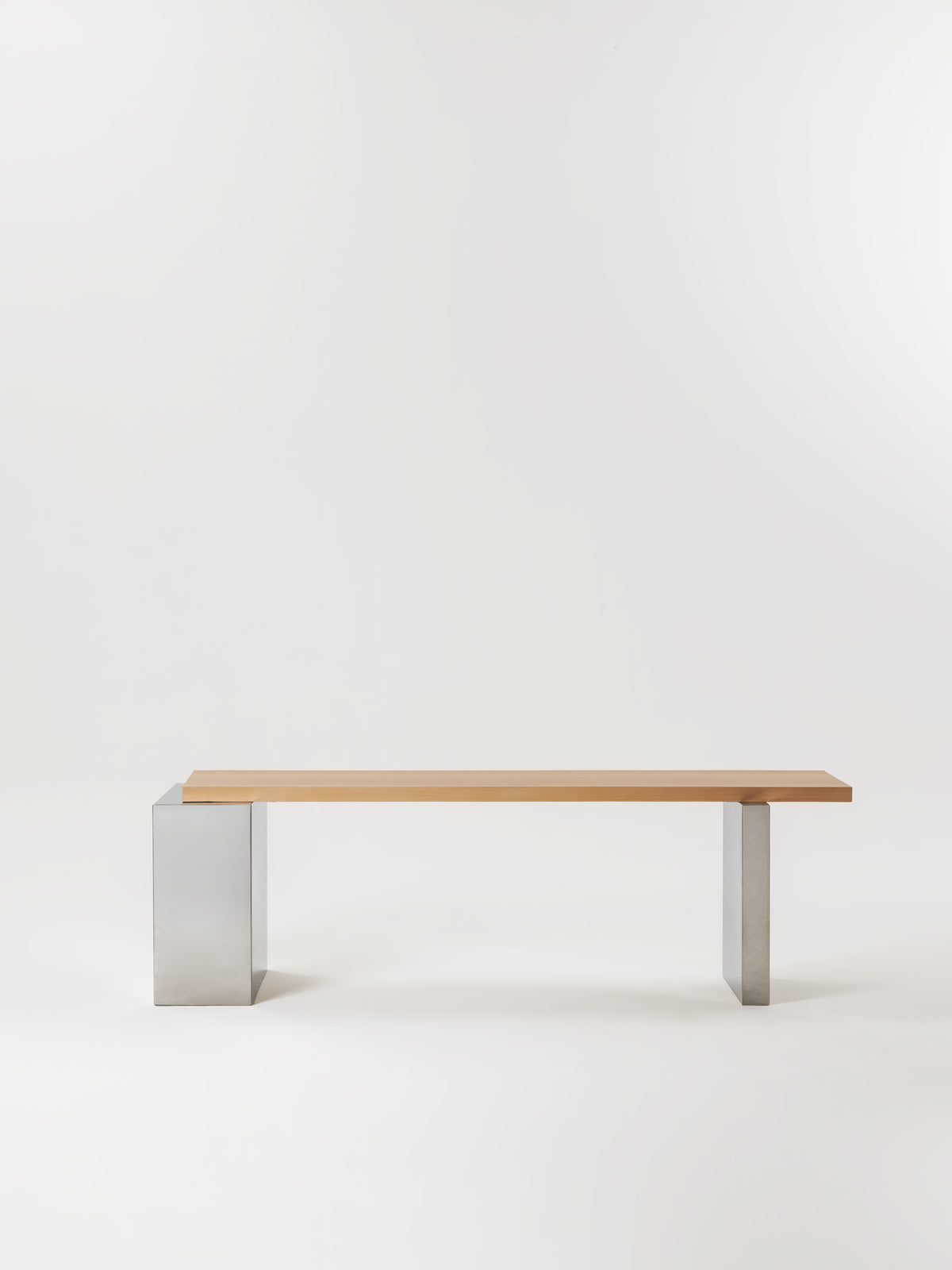 Mesa de estudio Canoa de madera y acero — Marlot Baus