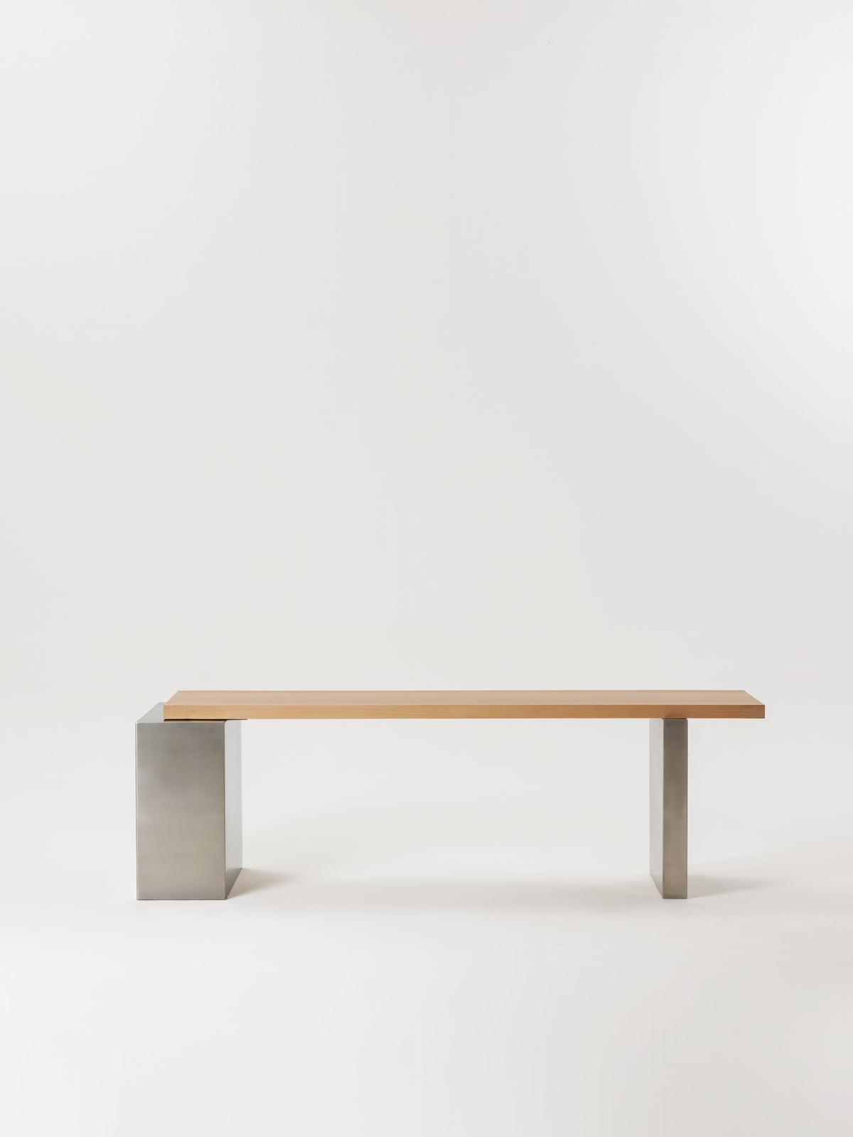 Mesa de estudio Canoa de madera y acero — Marlot Baus