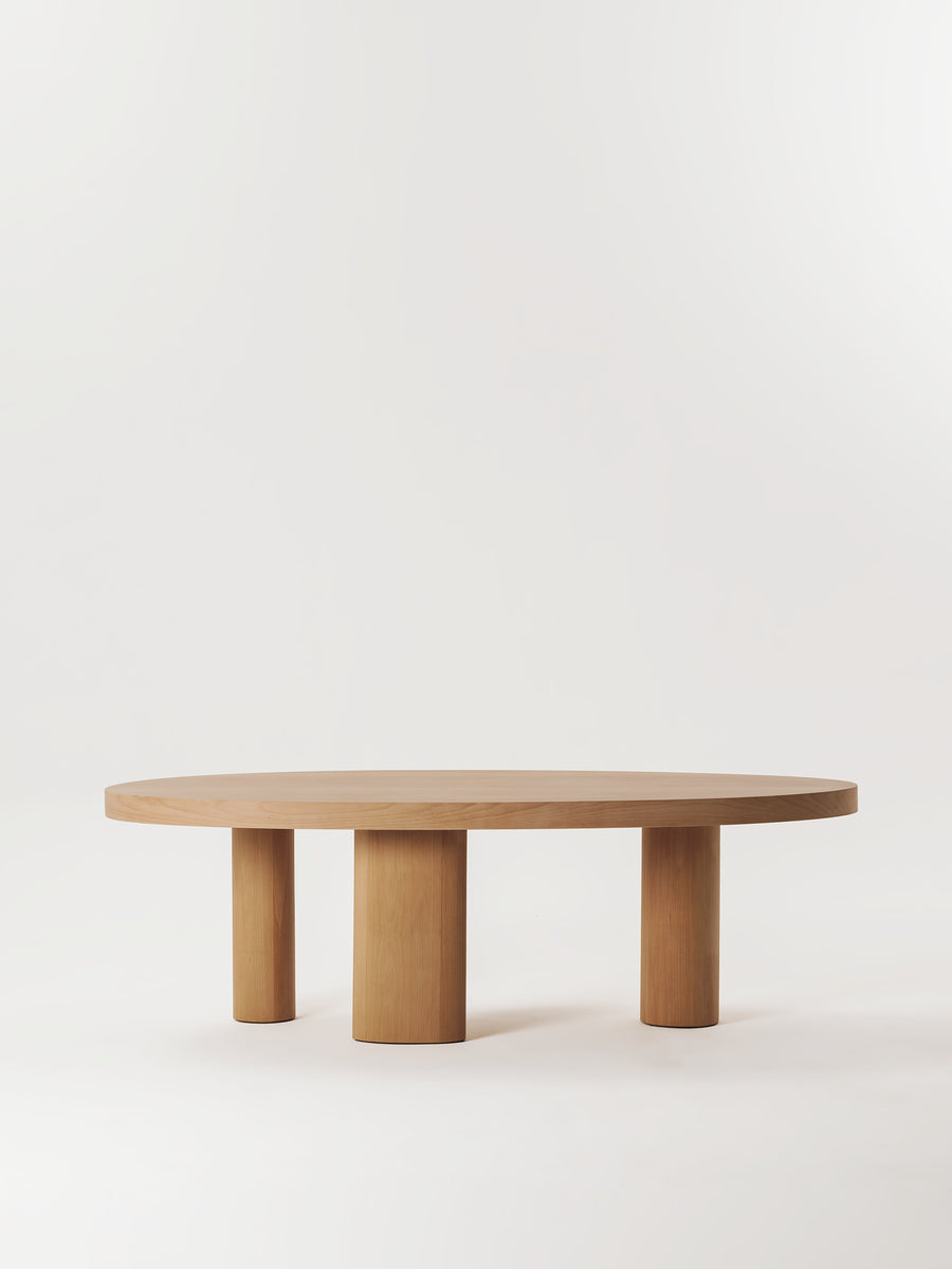 Mesa de comedor Graya ovalada de madera