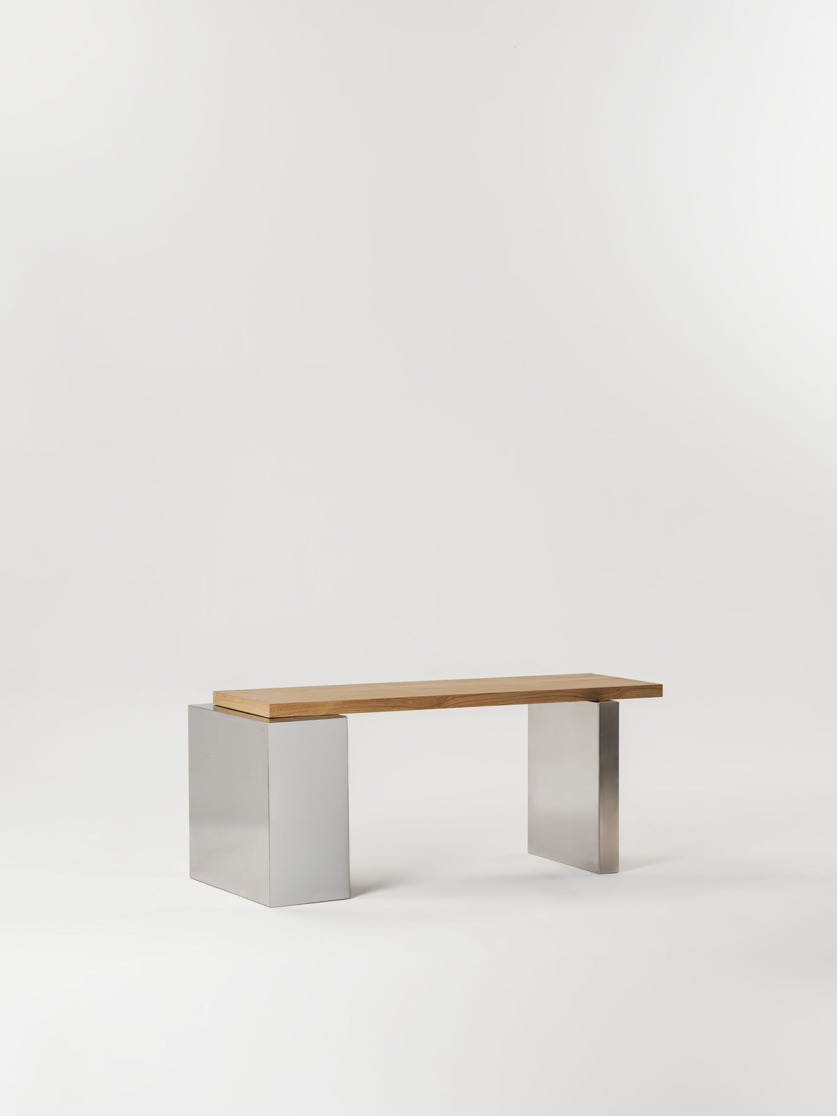 Canoa Studio Table