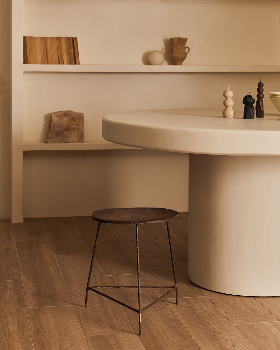 Mesa de comedor Persillé de microcemento, detalle del acabado — Marlot Baus