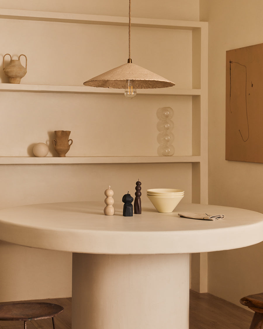 Mesa de comedor Persillé de microcemento, vista lateral — Marlot Baus