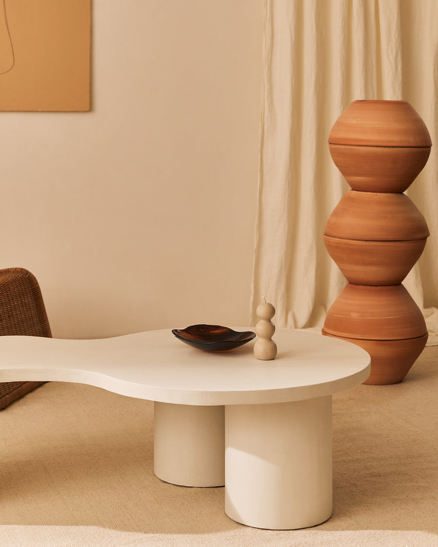 Mesa de centro Ahumado de microcemento, detalle del acabado — Marlot Baus