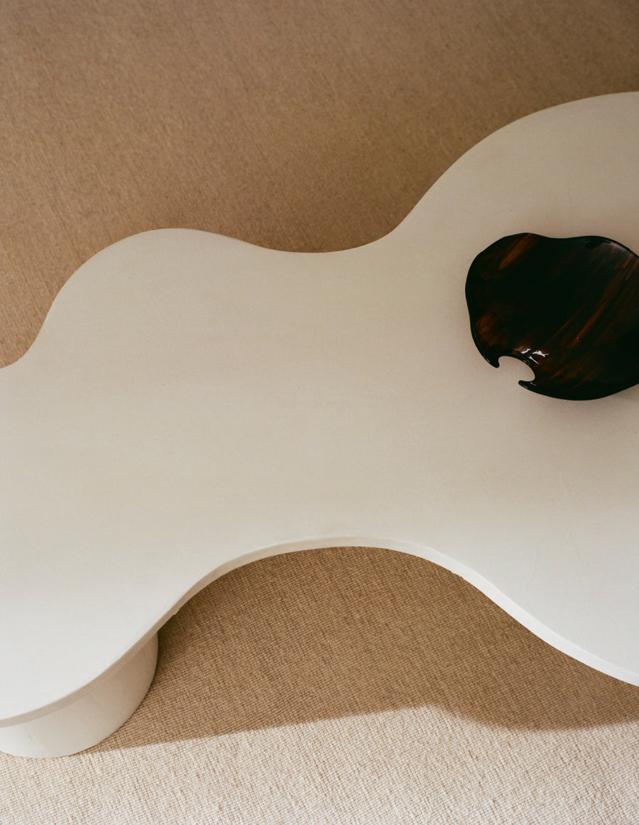 Mesa de centro Ahumado de microcemento, detalle de la superficie — Marlot Baus