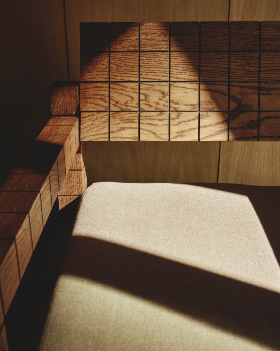 Silla con reposabrazos Mosaico de madera maciza, vista cenital — Marlot Baus